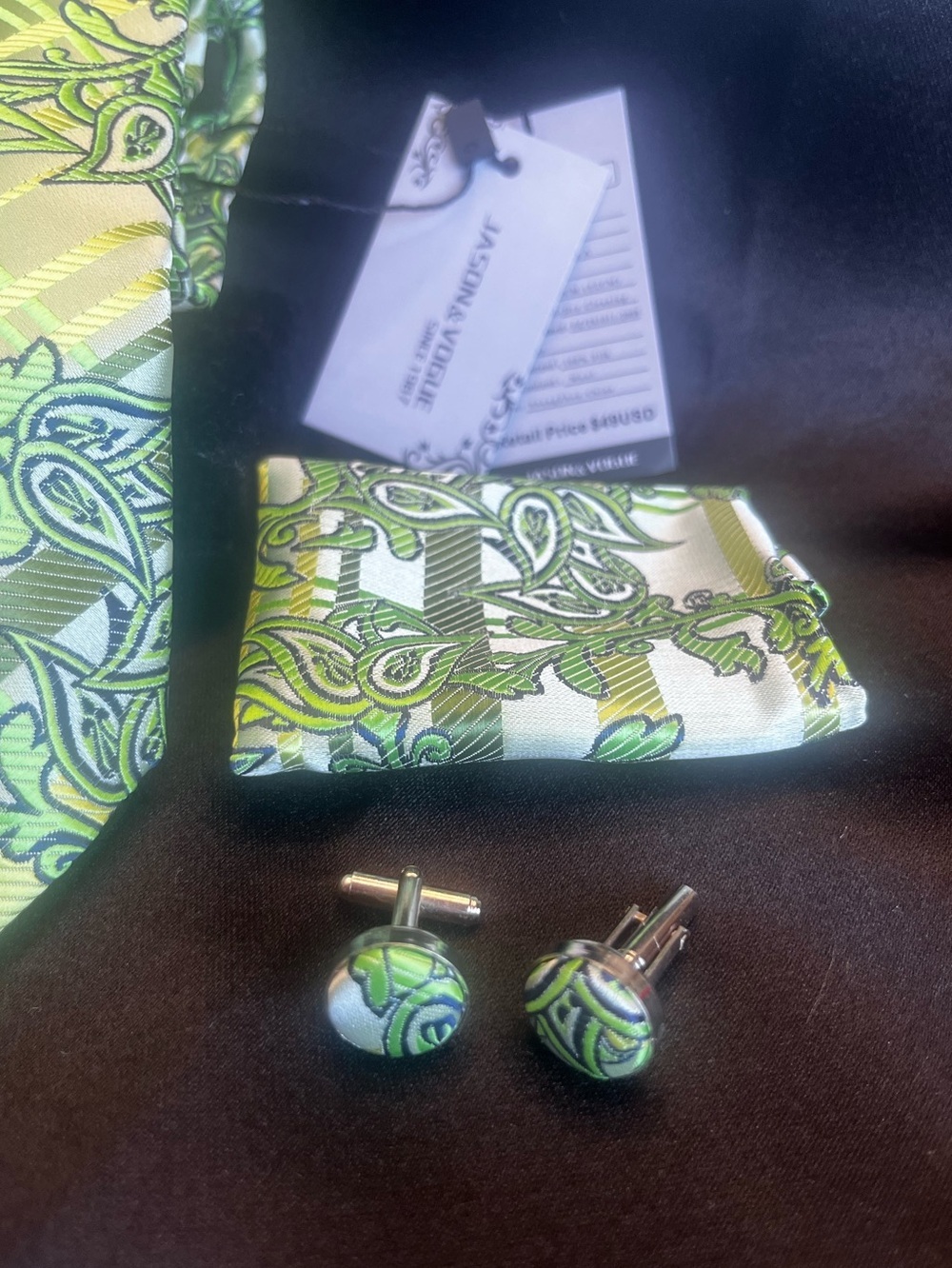 Green Paisley Tie Set - Tie, Pocket Square & Cufflinks - Picture 3 of 5